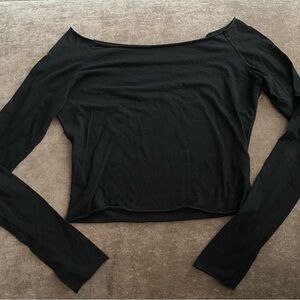 Classic brandy Melville off the shoulder top!!